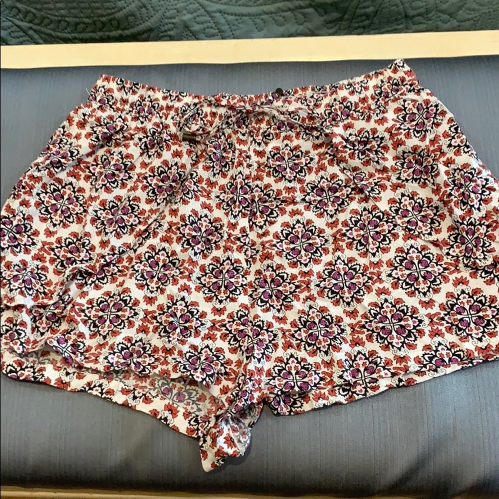 H&M’s high waisted vintage shorts, 8